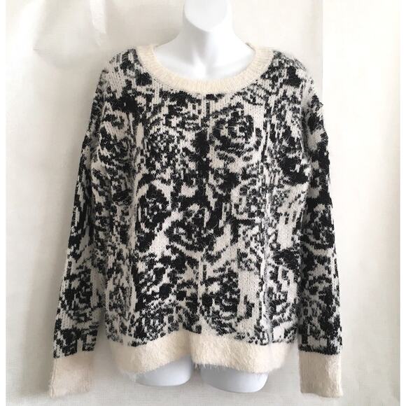 Adrianna Papell Sweaters - Adrianna Papell‎ Women's Sweater Sz M Black/Off-White Floral Crewneck Fuzzy Knit